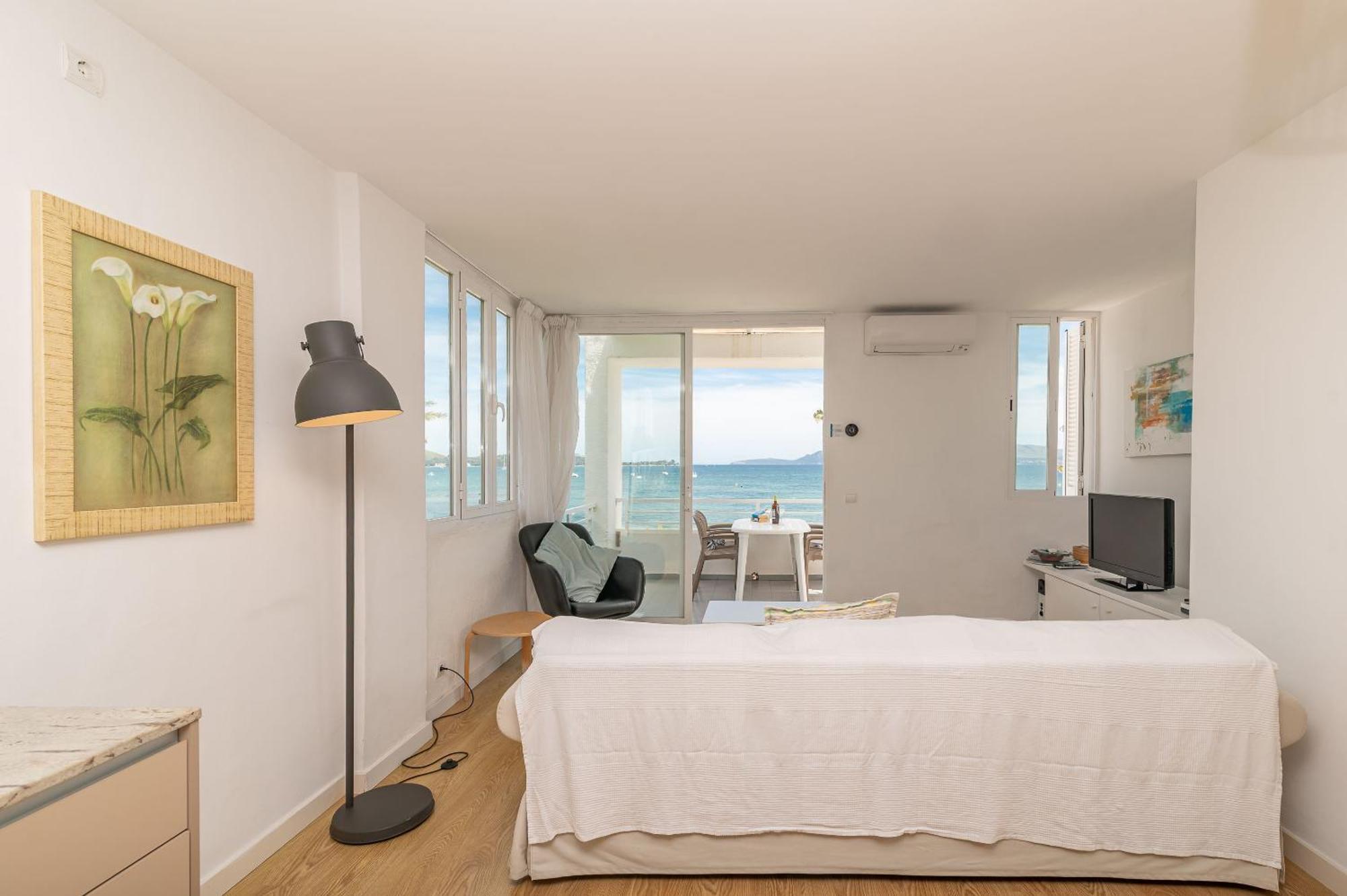 Beachfront Apartment Sivella By Sealand Villas ปอร์ต เด โปเญนซา ภายนอก รูปภาพ